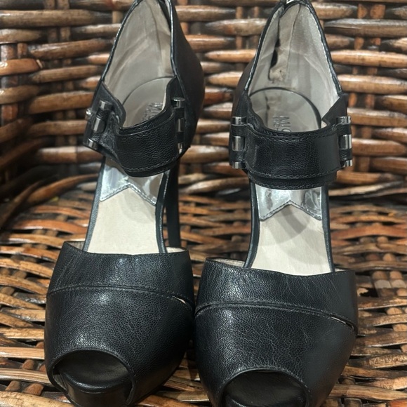 Michael Kors Black Peep-Toe Heels in size 9. Great condition! - Picture 7 of 15